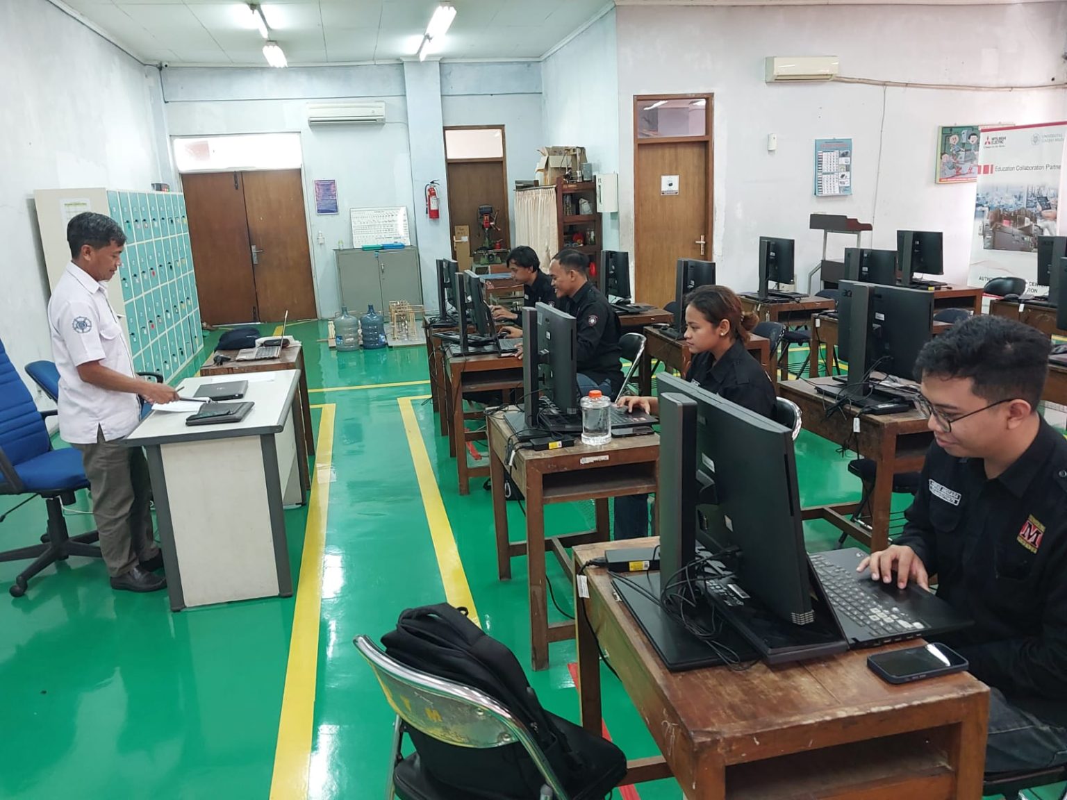 Mahasiswa TPPAB UGM Jalani Sertifikasi Kompetensi Mekanik Hidrolik Alat Berat Senior oleh LSP UGM